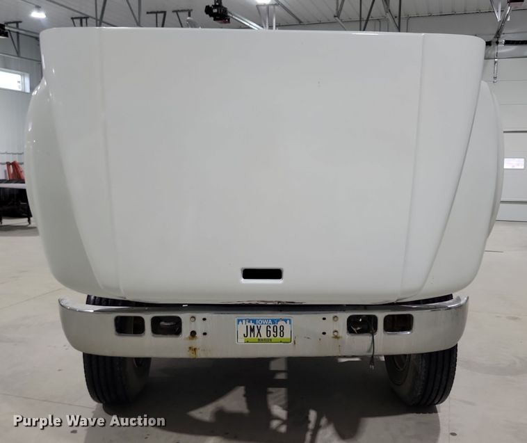 image for item LC9315 1997 International 4700 propane delivery truck