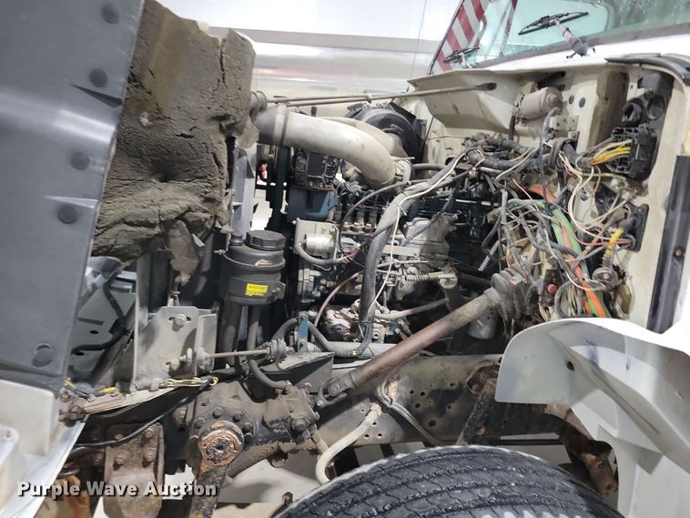 image for item LC9315 1997 International 4700 propane delivery truck