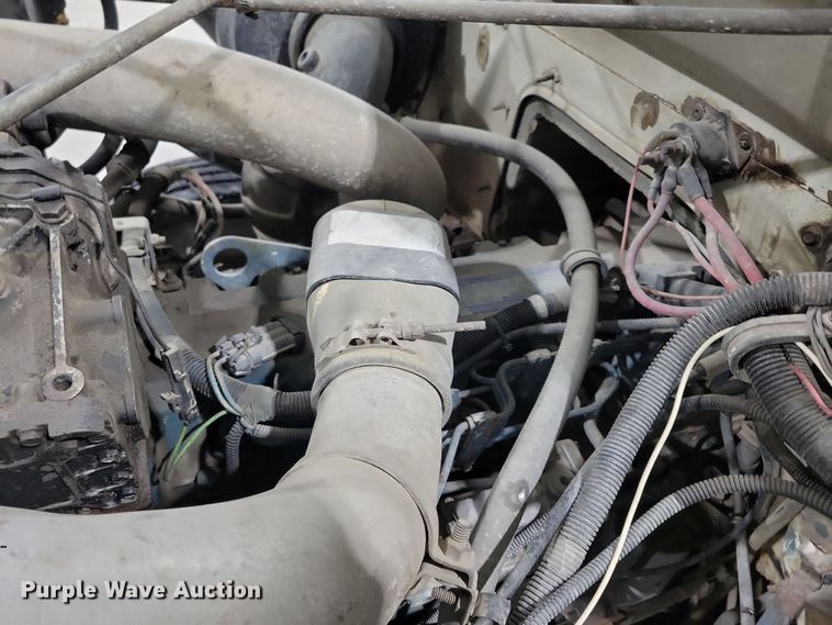 image for item LC9315 1997 International 4700 propane delivery truck