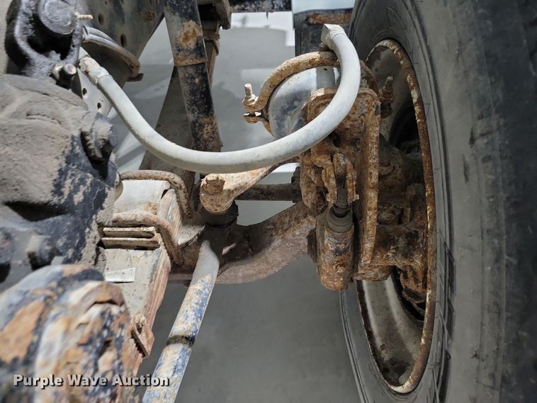 image for item LC9315 1997 International 4700 propane delivery truck