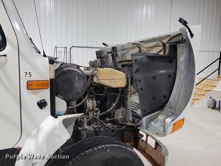 image for item LC9315 1997 International 4700 propane delivery truck