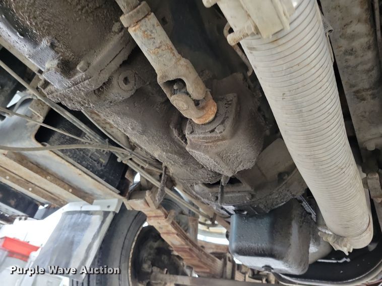 image for item LC9315 1997 International 4700 propane delivery truck