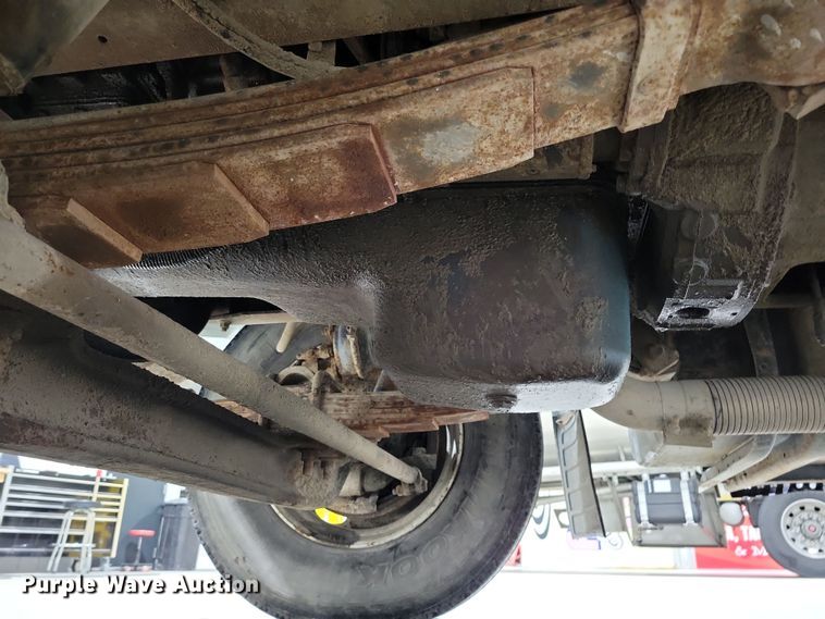 image for item LC9315 1997 International 4700 propane delivery truck