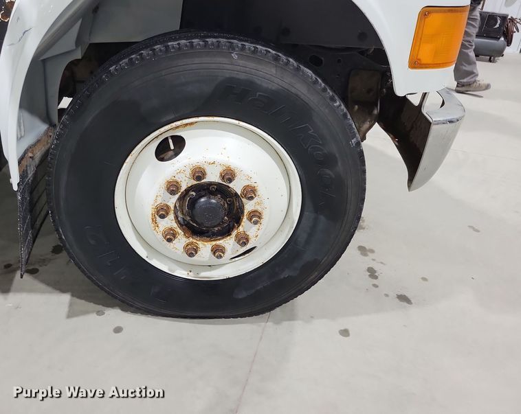 image for item LC9315 1997 International 4700 propane delivery truck