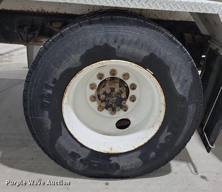 image for item LC9315 1997 International 4700 propane delivery truck