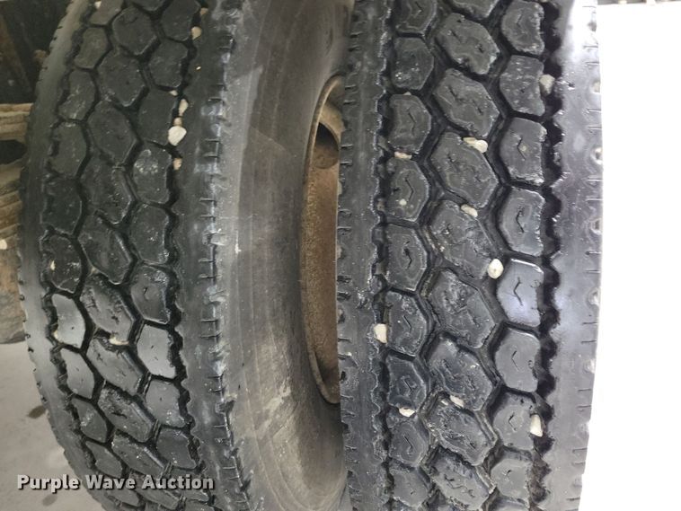 image for item LC9315 1997 International 4700 propane delivery truck