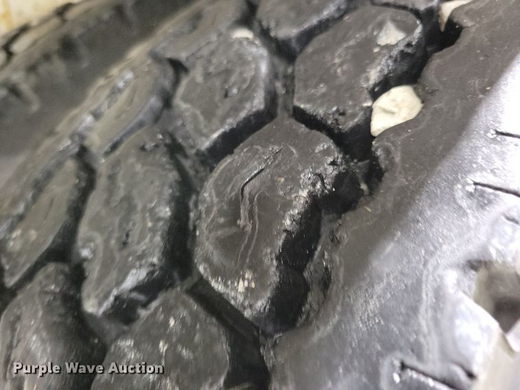 image for item LC9315 1997 International 4700 propane delivery truck