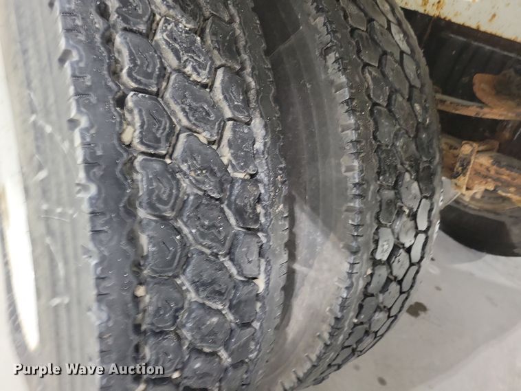 image for item LC9315 1997 International 4700 propane delivery truck