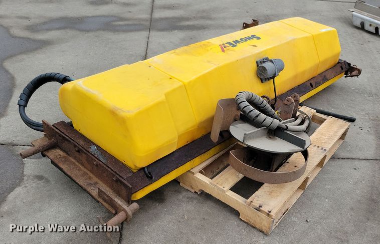 image for item LC9317 SnowEx  82" W spreader