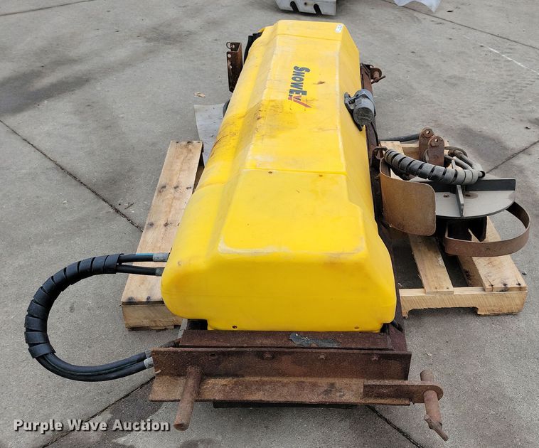 image for item LC9317 SnowEx  82" W spreader