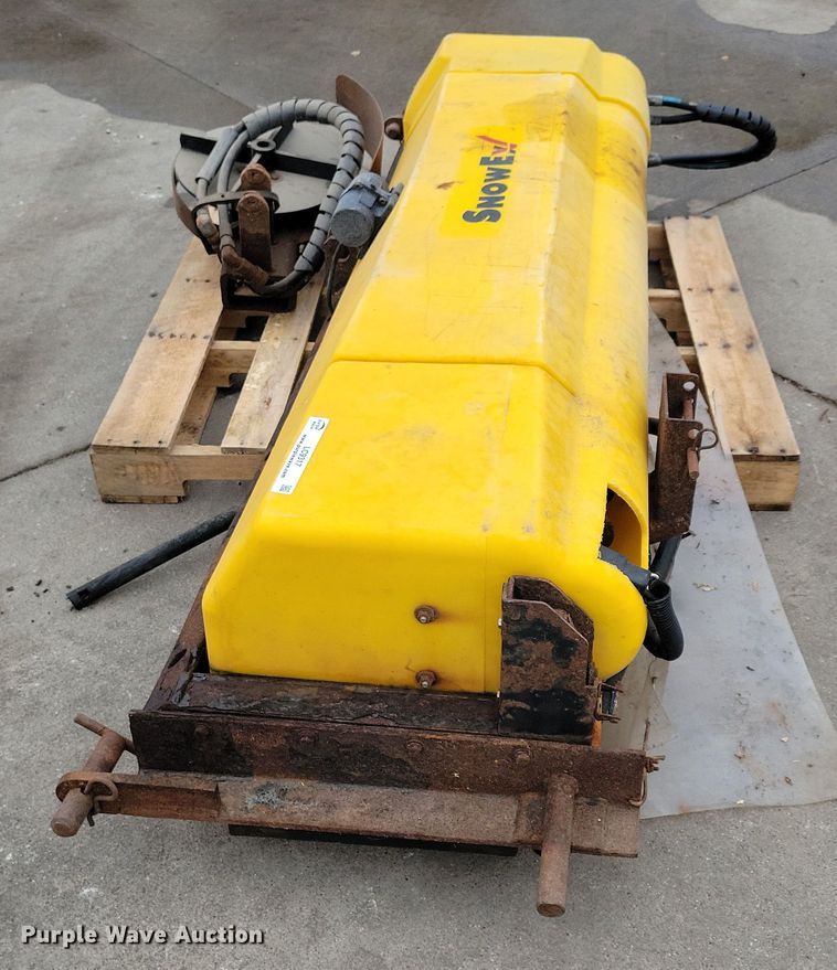 image for item LC9317 SnowEx  82" W spreader