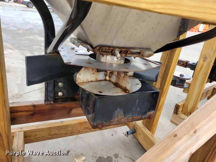 image for item LC9323 (2) Hiniker spreaders