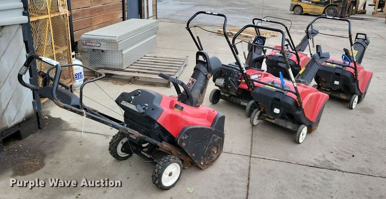 image for item LC9325 (5) snow blowers