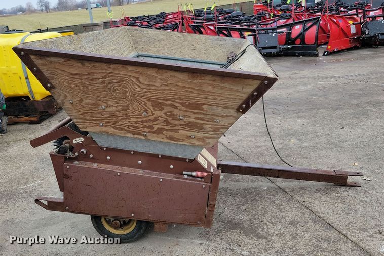 image for item LC9330 Turfco Mete-R-Matic III F12D  top dresser spreader