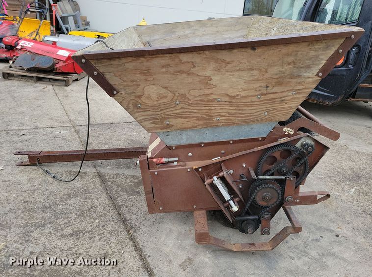 image for item LC9330 Turfco Mete-R-Matic III F12D  top dresser spreader
