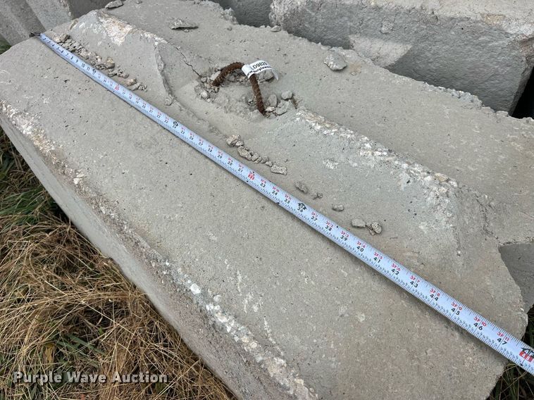 image for item LD9829 (24) Concrete edge bunker block