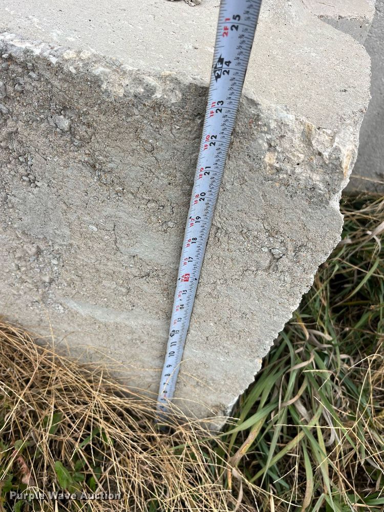 image for item LD9829 (24) Concrete edge bunker block