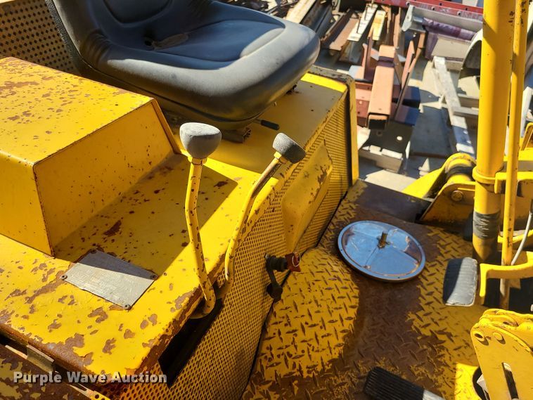 image for item LJ9358 Yale  forklift