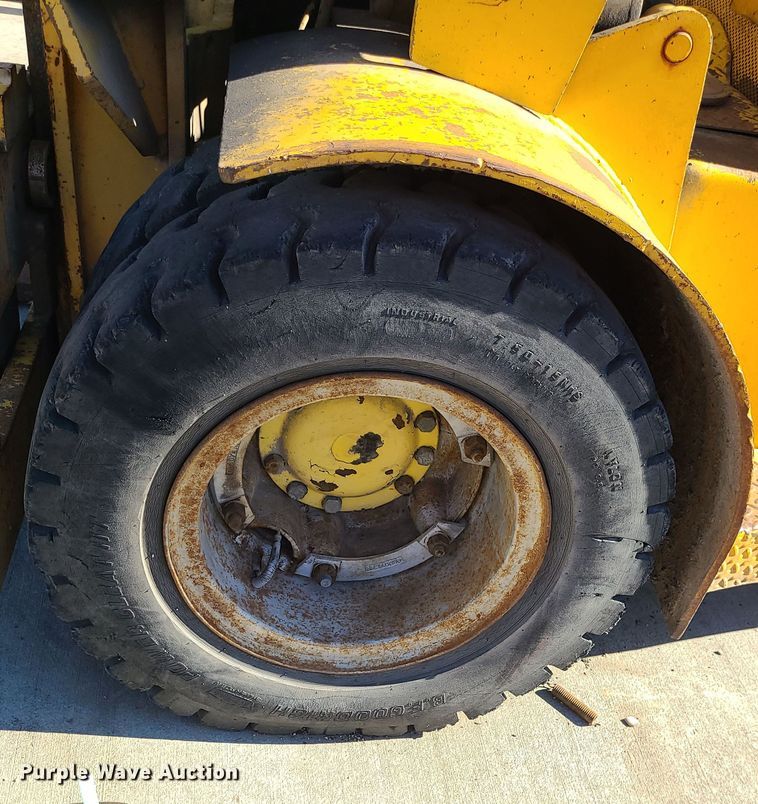 image for item LJ9358 Yale  forklift