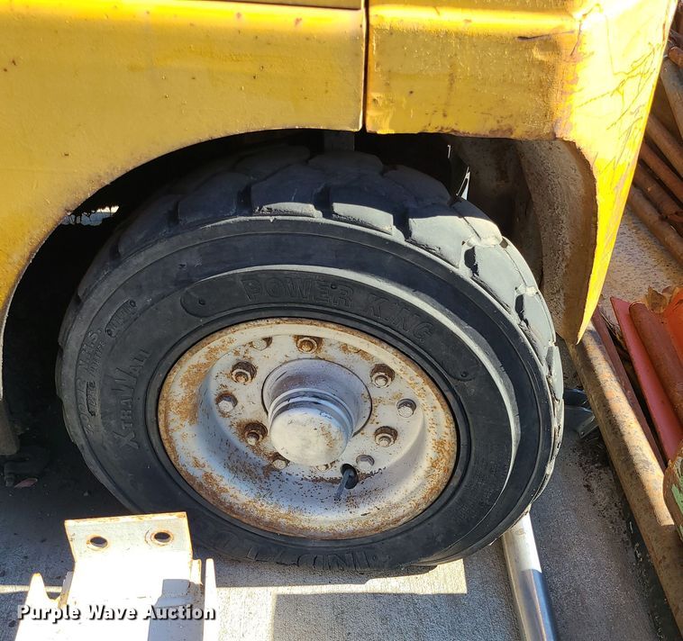 image for item LJ9358 Yale  forklift