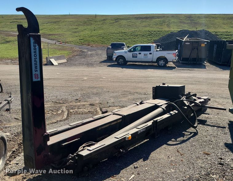 image for item LJ9362 SwapLoader SL-375  hook lift bed