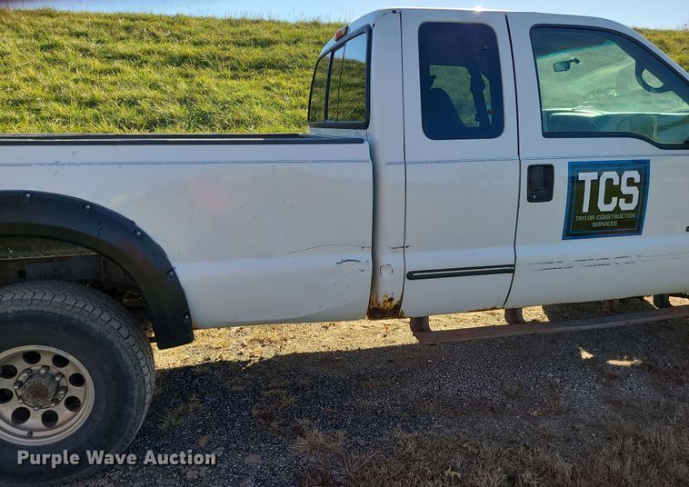 image for item LJ9367 2000 Ford F350 Super Duty  SuperCab pickup truck