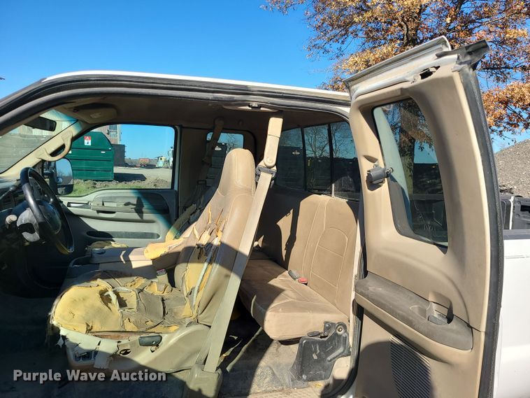 image for item LJ9367 2000 Ford F350 Super Duty  SuperCab pickup truck