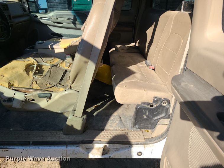 image for item LJ9367 2000 Ford F350 Super Duty  SuperCab pickup truck