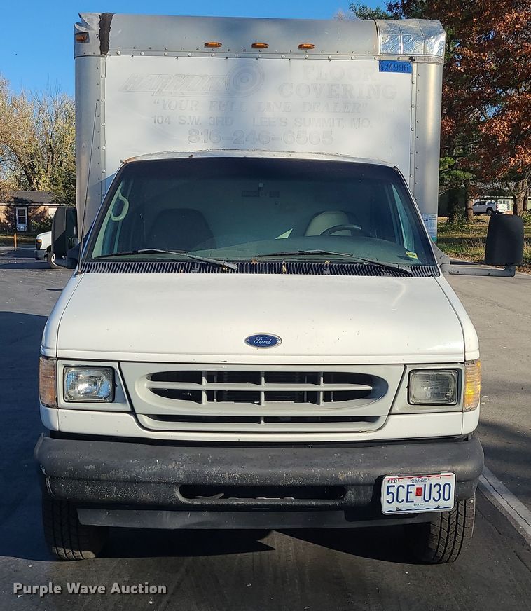 image for item LJ9378 2002 Ford E350 Super Duty  box truck
