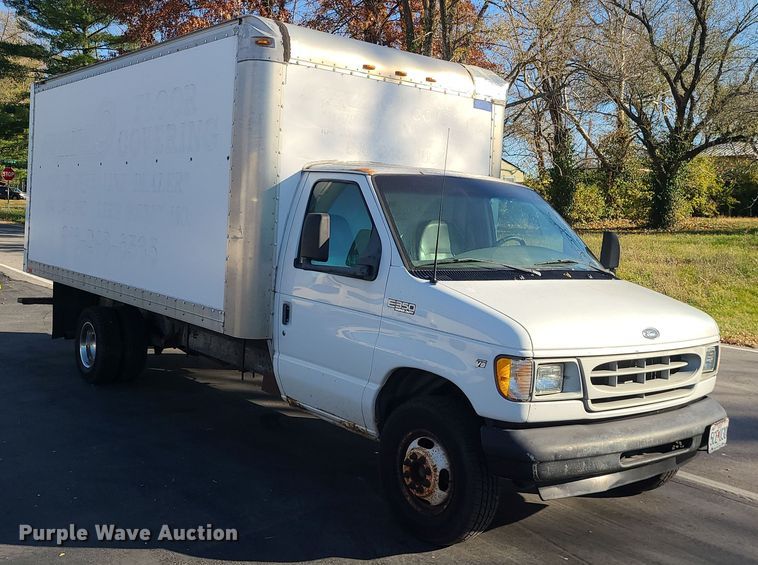 image for item LJ9378 2002 Ford E350 Super Duty  box truck