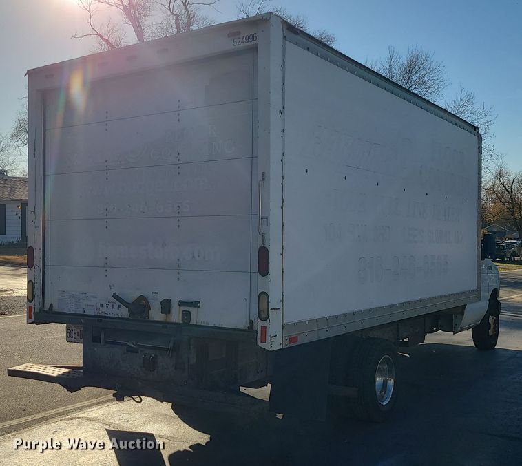 image for item LJ9378 2002 Ford E350 Super Duty  box truck