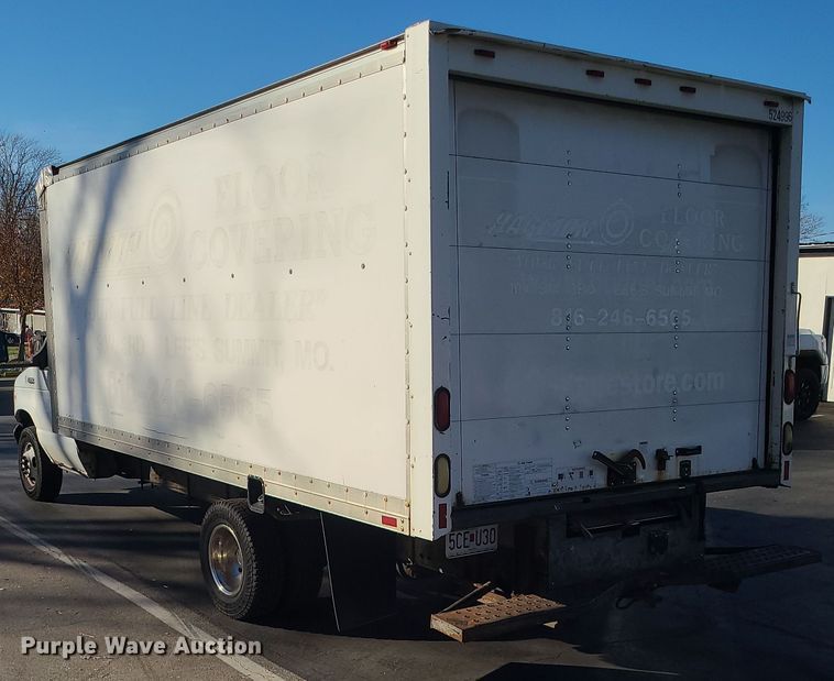 image for item LJ9378 2002 Ford E350 Super Duty  box truck
