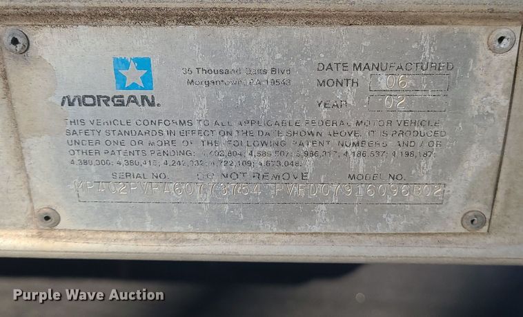 image for item LJ9378 2002 Ford E350 Super Duty  box truck