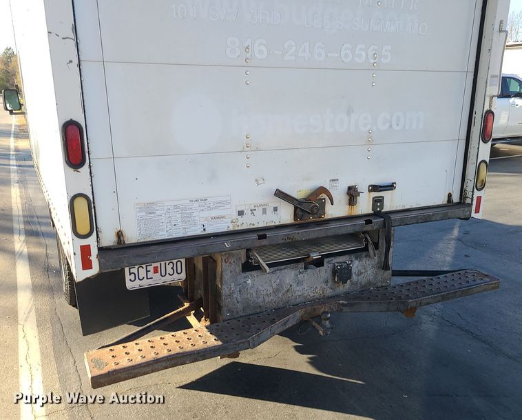 image for item LJ9378 2002 Ford E350 Super Duty  box truck
