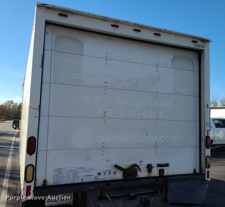 image for item LJ9378 2002 Ford E350 Super Duty  box truck