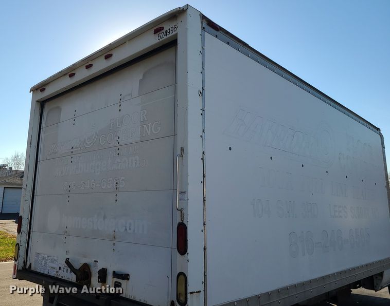 image for item LJ9378 2002 Ford E350 Super Duty  box truck