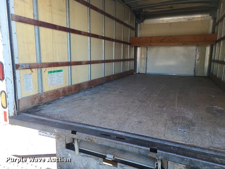 image for item LJ9378 2002 Ford E350 Super Duty  box truck