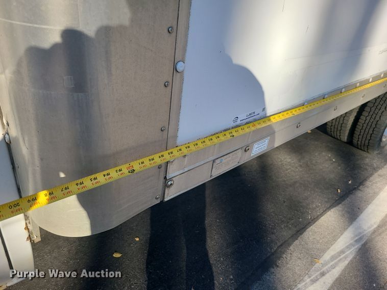 image for item LJ9378 2002 Ford E350 Super Duty  box truck