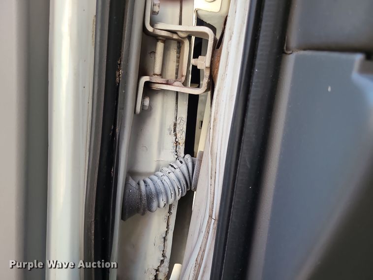 image for item LJ9378 2002 Ford E350 Super Duty  box truck