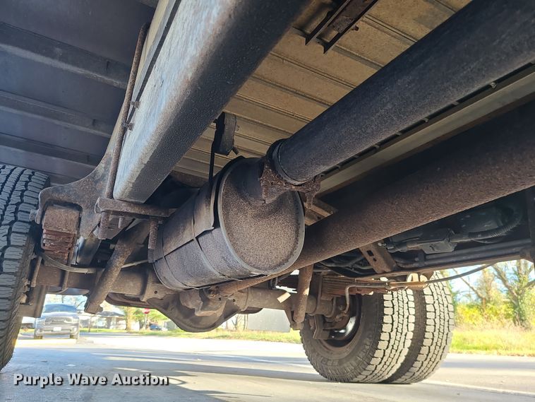 image for item LJ9378 2002 Ford E350 Super Duty  box truck