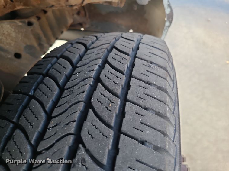 image for item LJ9378 2002 Ford E350 Super Duty  box truck