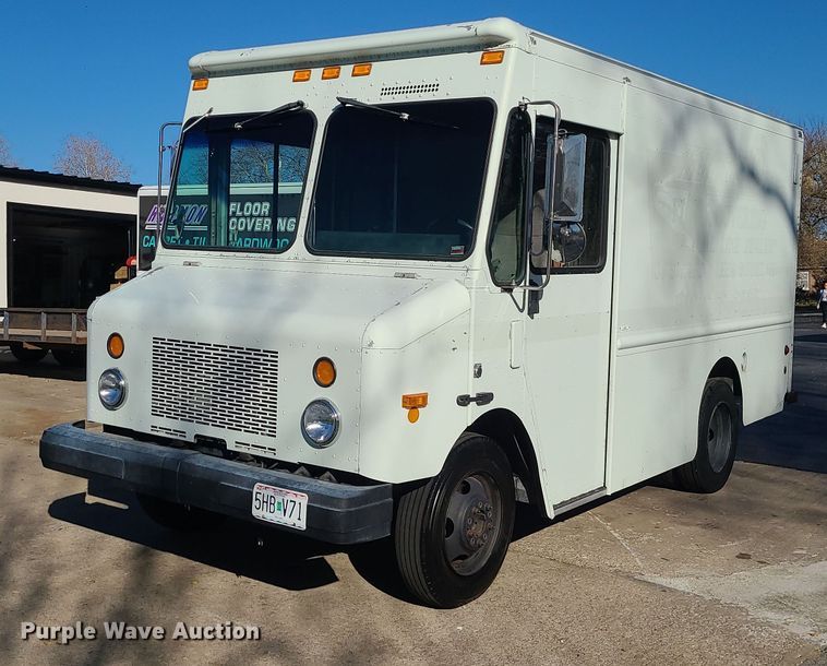 image for item LJ9379 2003 Workhorse P Series  delivery truck