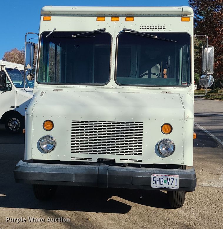 image for item LJ9379 2003 Workhorse P Series  delivery truck