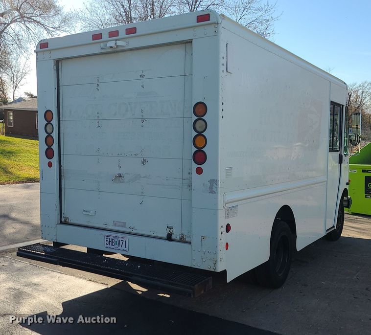 image for item LJ9379 2003 Workhorse P Series  delivery truck