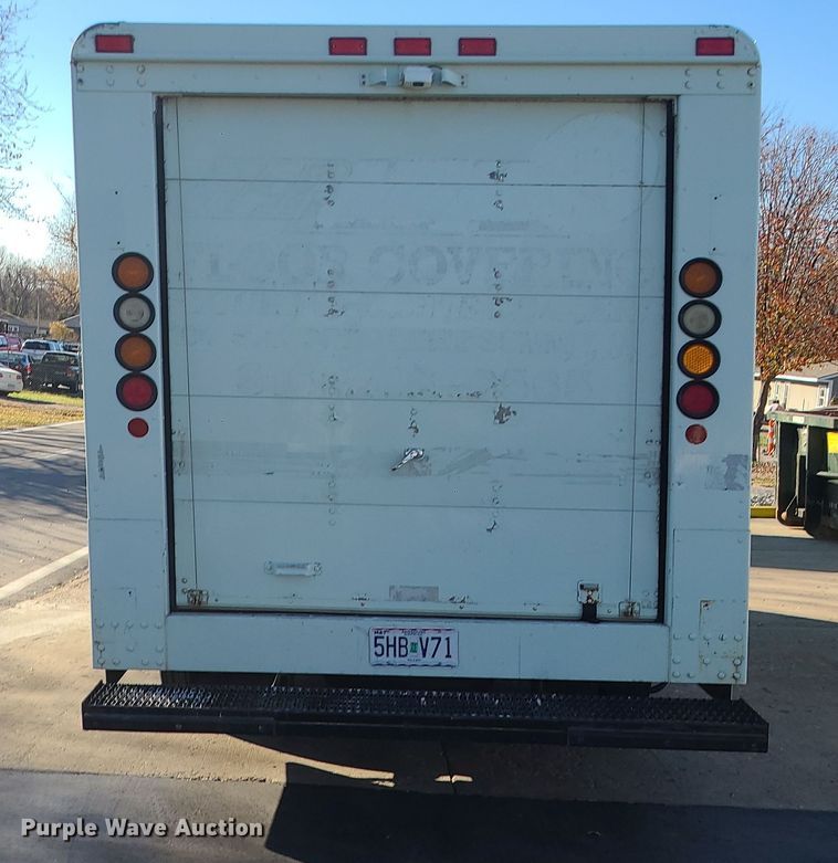 image for item LJ9379 2003 Workhorse P Series  delivery truck