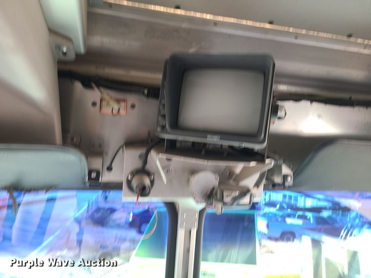 image for item LJ9379 2003 Workhorse P Series  delivery truck