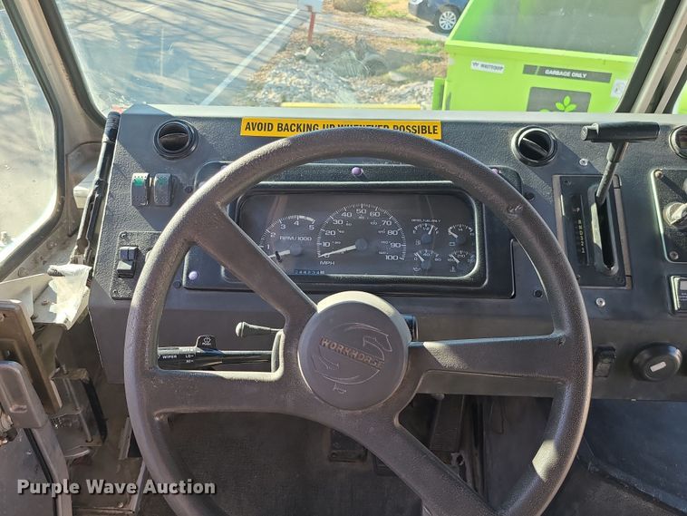 image for item LJ9379 2003 Workhorse P Series  delivery truck