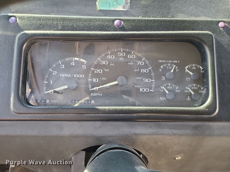 image for item LJ9379 2003 Workhorse P Series  delivery truck