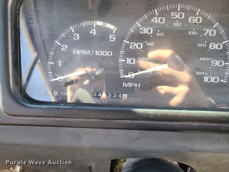 image for item LJ9379 2003 Workhorse P Series  delivery truck