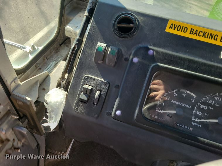 image for item LJ9379 2003 Workhorse P Series  delivery truck